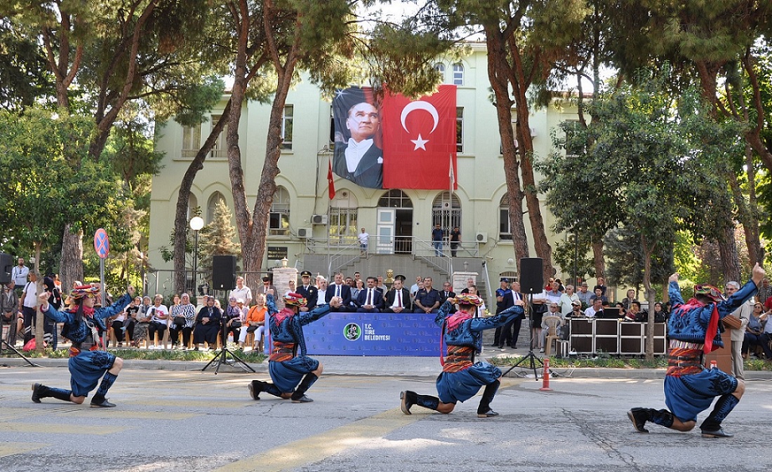 Tire'nin Düşman İşgalinden Kurtuluşunun 101. Yıl Dönümü İlçemizde Büyük Bir Coşkuyla Kutlandı